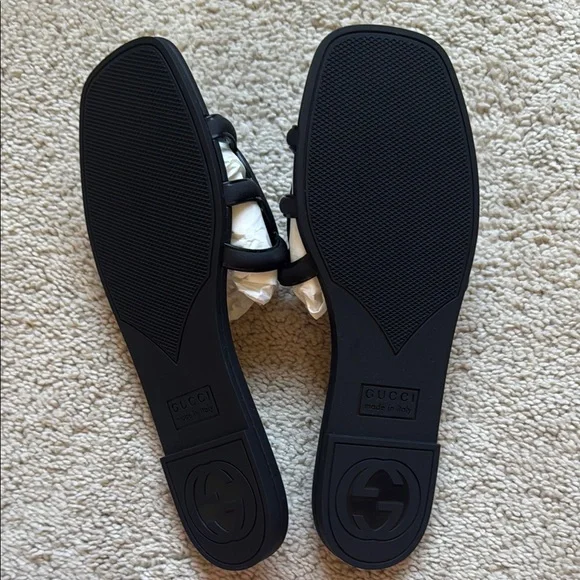 Gucci Interlocking G Slide Sandals - Picture 2 of 4